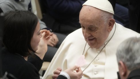 ON JE VEOMA ŽIVAHAN Oglasio se lekar - Papa Franja se iznenađujuće dobro oporavlja