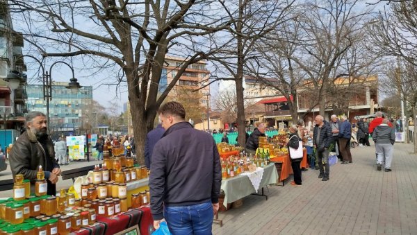 ПОЧЕЛО ПРИЈАВЉИВАЊЕ ЗА САЈАМ МЕДА: Друштво „Грза“ позива пчеларе у Параћин ПОЧЕЛО ПРИЈАВЉИВАЊЕ ЗА САЈАМ МЕДА: Друштво „Грза“ позива пчеларе у Параћин