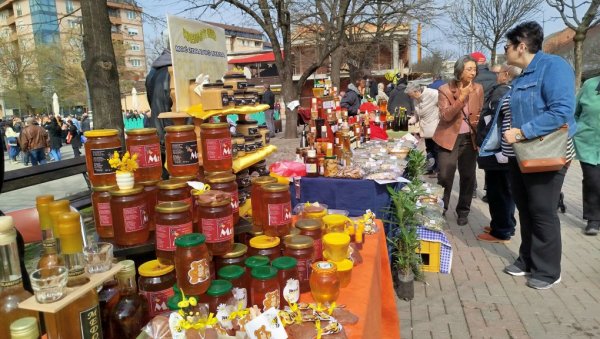 ВЕЛИКИ ЈУБИЛЕЈ ПЧЕЛАРСКОГ УДРУЖЕЊА „ГРЗА“: 140 година организованог пчеларства у Параћину ВЕЛИКИ ЈУБИЛЕЈ ПЧЕЛАРСКОГ УДРУЖЕЊА „ГРЗА“: 140 година организованог пчеларства у Параћину