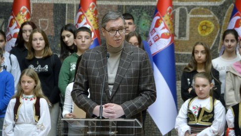 VUČIĆ UGOSTIO DECU SA KiM: Kosovo je naša duhovna i državna kolevka (VIDEO)