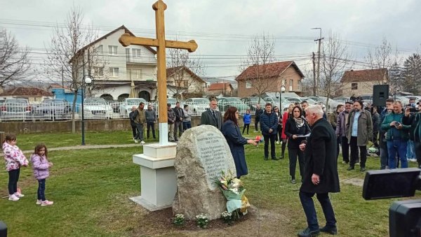 СРБИМА ЦРТАЈУ НОВЕ МЕТЕ У Грачаници обележено 20 година Мартовског погрома на КиМ: Циљ насилника био да нас заувек протерају (ФОТО/ВИДЕО) СРБИМА ЦРТАЈУ НОВЕ МЕТЕ У Грачаници обележено 20 година Мартовског погрома на КиМ: Циљ насилника био да нас заувек протерају (ФОТО/ВИДЕО)