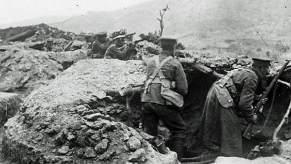 СВАКО НОСИ ДУГ ПРЕМА ПРЕЦИМА: Историчар Џејсон Мекарти у нашим архивима истражује српско-ирско савезништво у Великом рату СВАКО НОСИ ДУГ ПРЕМА ПРЕЦИМА: Историчар Џејсон Мекарти у нашим архивима истражује српско-ирско савезништво у Великом рату