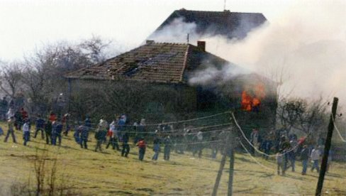 ZAPALILI ZLATIBORA, NENADU PUCALI PRAVO U SRCE: Sećanja Srba na martovski pogrom 2004. - Ne prolaze patnja, strah i bol ni posle dve decenije ZAPALILI ZLATIBORA, NENADU PUCALI PRAVO U SRCE: Sećanja Srba na martovski pogrom 2004. - Ne prolaze patnja, strah i bol ni posle dve decenije