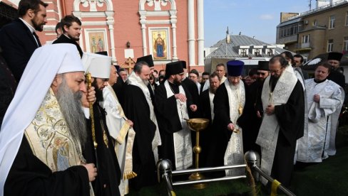 БИО ЈЕ СИМБОЛ БРАТСКИХ ВЕЗА СРБИЈЕ И РУСИЈЕ: У Москви сахрањен владика Антоније, епископ који је 22 године руководио подворјем СПЦ