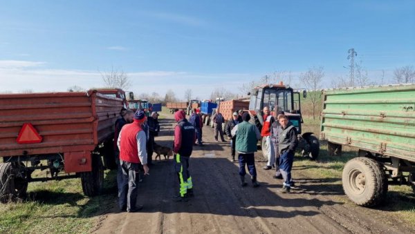 КА ЊИВИ САМО ПО РАВНОМ ДРУМУ: Паори Србобрана и Руског Крстура уз помоћ локалне самоуправе организовали две акције уређења атарских путеве КА ЊИВИ САМО ПО РАВНОМ ДРУМУ: Паори Србобрана и Руског Крстура уз помоћ локалне самоуправе организовали две акције уређења атарских путеве