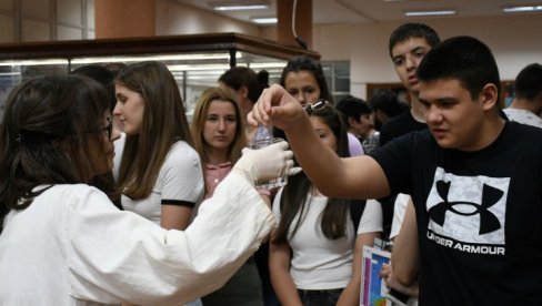HEMIJSKI FAKULTET ORAGANIZUJE POSETU: Ogledi, obilazak i kviz za srednjoškolce HEMIJSKI FAKULTET ORAGANIZUJE POSETU: Ogledi, obilazak i kviz za srednjoškolce