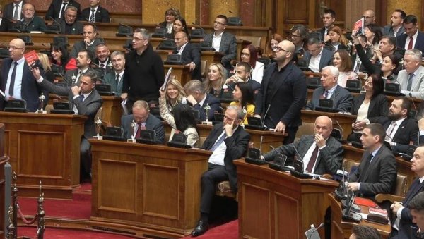 ЗАВРШЕНА СЕДНИЦА НАРОДНЕ СКУПШТИНЕ: Опозиција прегажена аргументима - Наставак сутра (ФОТО/ВИДЕО) ЗАВРШЕНА СЕДНИЦА НАРОДНЕ СКУПШТИНЕ: Опозиција прегажена аргументима - Наставак сутра (ФОТО/ВИДЕО)