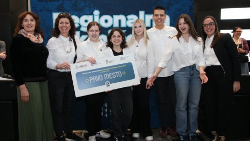 APLIKACIJOM DO KULTURNE BAŠTINE: Učenička kompanija đaka 14. gimnazije najbolja u prestonici (FOTO) APLIKACIJOM DO KULTURNE BAŠTINE: Učenička kompanija đaka 14. gimnazije najbolja u prestonici (FOTO)