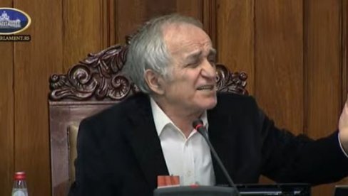 ВРЕЂАЈУ СТОЈАНА РАДЕНОВИЋА: Опозиција прави хаос на почетку седнице Скупштине Србије (ФОТО/ВИДЕО) ВРЕЂАЈУ СТОЈАНА РАДЕНОВИЋА: Опозиција прави хаос на почетку седнице Скупштине Србије (ФОТО/ВИДЕО)