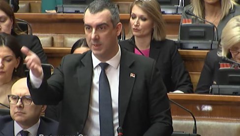 ORLIĆ OPOZICIJI U SKUPŠTINI: Odakle vama pravo da govorite o srpskim žrtvama?! (VIDEO) ORLIĆ OPOZICIJI U SKUPŠTINI: Odakle vama pravo da govorite o srpskim žrtvama?! (VIDEO)