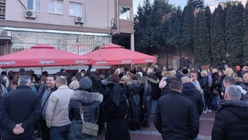 GLASAĆE SE O SMENI PREDSEDNIKA OPŠTINA NA SEVERU KIM: Centralna izborna komisija u Prištini usvojila preliminarni izveštaj GLASAĆE SE O SMENI PREDSEDNIKA OPŠTINA NA SEVERU KIM: Centralna izborna komisija u Prištini usvojila preliminarni izveštaj