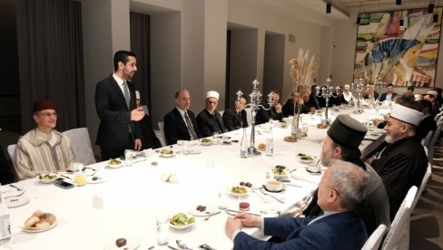 IFTARSKA SOFRA: Momirović i Jusufspahić ugostili brojne zvanice