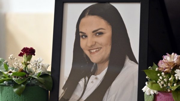 САРА (21) СЕ УГУШИЛА НА КУЋНОМ ПРАГУ: Потресна исповест породице Петковић из Великог Мокрог Луга, чија је ћерка преминула чекајући помоћ САРА (21) СЕ УГУШИЛА НА КУЋНОМ ПРАГУ: Потресна исповест породице Петковић из Великог Мокрог Луга, чија је ћерка преминула чекајући помоћ