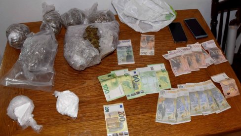 PALI ZBOG DROGE: Uhapšeni dvadesetogodišnjaci uz Subotice i Bačke Topole PALI ZBOG DROGE: Uhapšeni dvadesetogodišnjaci uz Subotice i Bačke Topole