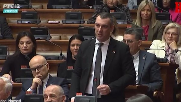 НАСИЉЕ, ПРОСТАКЛУК, ПРИМИТИВИЗАМ, БАХАТОСТ: Орлић осудио срамно обраћање Парандиловића Стојану Раденовићу (ВИДЕО) НАСИЉЕ, ПРОСТАКЛУК, ПРИМИТИВИЗАМ, БАХАТОСТ: Орлић осудио срамно обраћање Парандиловића Стојану Раденовићу (ВИДЕО)