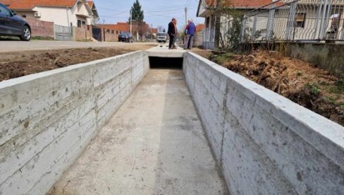 BETONSKI KANAL ČUVA OD POPLAVA: Lokalna samouprava u Bojniku unapređuje komunalnu infrastrukturu BETONSKI KANAL ČUVA OD POPLAVA: Lokalna samouprava u Bojniku unapređuje komunalnu infrastrukturu