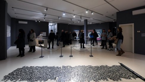 JESMO LI SVEDOCI KRAJA JEZIKA? Srpsko- austrijska izložba u beogradskom Muzeju savremene umetnosti (FOTO)