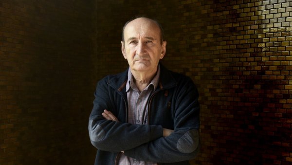 ДОСТОЈЕВСКОГ НЕЋЕ МОЋИ ДА ЗАМЕНИ РОБОТ: Песник Мирослав Максимовић о књизи есеја Лој, новац, реч ДОСТОЈЕВСКОГ НЕЋЕ МОЋИ ДА ЗАМЕНИ РОБОТ: Песник Мирослав Максимовић о књизи есеја Лој, новац, реч