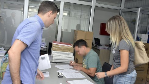 PET GODINA BORBE ZA NASLEDSTVO: Godišnje se kod beležnika obavi 120.000 ostavinskih sporova, mali broj uđe u spor, imanja još ostaju sinovima PET GODINA BORBE ZA NASLEDSTVO: Godišnje se kod beležnika obavi 120.000 ostavinskih sporova, mali broj uđe u spor, imanja još ostaju sinovima