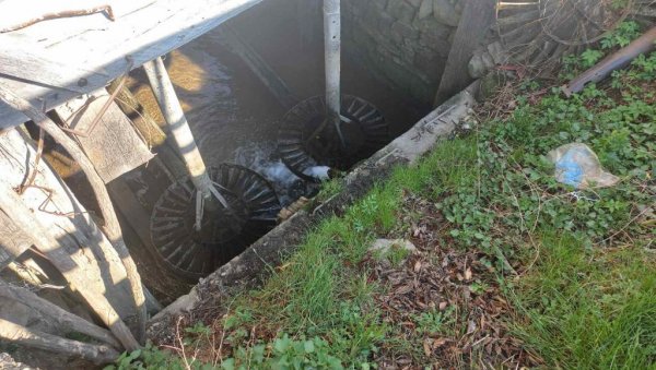 ГАСИ СЕ ЛОЗА ПОМЕЉАРА: Воденица породице Делић непрекидно меље већ два и по века ГАСИ СЕ ЛОЗА ПОМЕЉАРА: Воденица породице Делић непрекидно меље већ два и по века