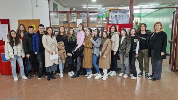 ОКРУЖНА „КЊИЖЕВНА ОЛИМПИЈАДА“: Најбољи ученици из Параћина пласирали се на државно такмичење (ФОТО) ОКРУЖНА „КЊИЖЕВНА ОЛИМПИЈАДА“: Најбољи ученици из Параћина пласирали се на државно такмичење (ФОТО)