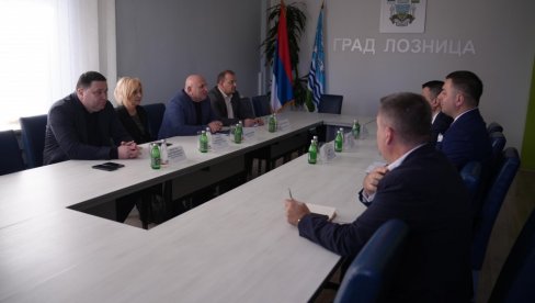 MINISTAR I GRADONAČELNIK LOZNICE O KAMPOVIMA ZA DECU MINISTAR I GRADONAČELNIK LOZNICE O KAMPOVIMA ZA DECU