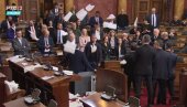 GUZ KOALICIJA: Pogledajte kako se narod sprda sa đilasovcima nakon krađe toalet papira! (VIDEO)