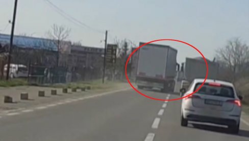 SNIMAK KOJI LEDI KRV U ŽILAMA: Pogledajte kako je kamion upao u makazice, sudar za dlaku izbegnut (VIDEO) SNIMAK KOJI LEDI KRV U ŽILAMA: Pogledajte kako je kamion upao u makazice, sudar za dlaku izbegnut (VIDEO)