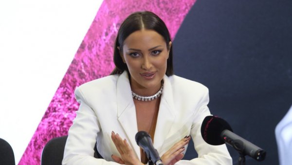 ИМА ОЗБИЉАН ПРОБЛЕМ: Александра Пријовић остала без гласа ИМА ОЗБИЉАН ПРОБЛЕМ: Александра Пријовић остала без гласа