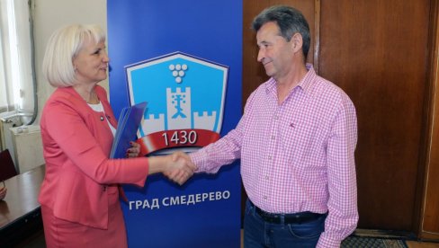 УРУЧЕНИ УГОВОРИ ЗА МЕРЕ ЕНЕРГЕТСКЕ САНАЦИЈЕ У СМЕДЕРЕВУ: Грађани највише конкурисали за замену столарије УРУЧЕНИ УГОВОРИ ЗА МЕРЕ ЕНЕРГЕТСКЕ САНАЦИЈЕ У СМЕДЕРЕВУ: Грађани највише конкурисали за замену столарије