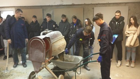 KAKO POLJACI ZIDAJU: Profesori iz grada Riki podučavali đake subotičke Politehničke škole KAKO POLJACI ZIDAJU: Profesori iz grada Riki podučavali đake subotičke Politehničke škole