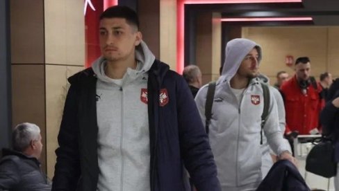 ЗВАНИЧНО! Ово је нови дрес Србије, ево у чему ће орлови играти на ЕУРО 2024 (ФОТО) ЗВАНИЧНО! Ово је нови дрес Србије, ево у чему ће орлови играти на ЕУРО 2024 (ФОТО)