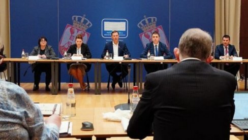 MALI NAKON SASTANKA SA MISIJOM MMF: Razgovarali smo o aktuelnim kapitalnim investicijama u Srbiji (FOTO) MALI NAKON SASTANKA SA MISIJOM MMF: Razgovarali smo o aktuelnim kapitalnim investicijama u Srbiji (FOTO)