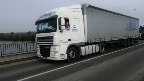 PREKO MOSTA I - ŠLEPERI: Novi režim saobraćaja na prelazu preko Dunava, između Bačke Palanke i Iloka PREKO MOSTA I - ŠLEPERI: Novi režim saobraćaja na prelazu preko Dunava, između Bačke Palanke i Iloka