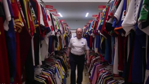 КОЛЕКЦИЈА ЗА ДИВЉЕЊЕ: Упознајте Колумбијца и његову колекцију од 8.000 дресова (ВИДЕО)