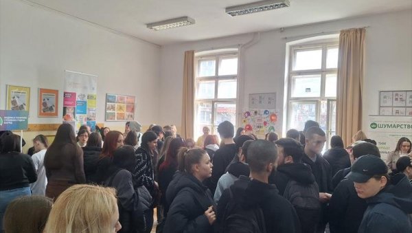 ПОМОЋ БУДУЋИМ БРУЦОШИМА: У школи Дрво арт организован дан промоције факултета ПОМОЋ БУДУЋИМ БРУЦОШИМА: У школи Дрво арт организован дан промоције факултета