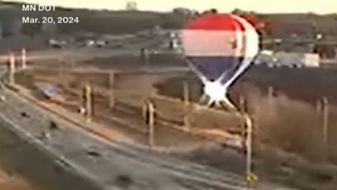 VARNIČILO NA SVE STRANE: Kamera zabeležila jeziv trenutak nesreće - Balon na vruć vazduh udario u dalekovod, putnici se jedva spasli (VIDEO) VARNIČILO NA SVE STRANE: Kamera zabeležila jeziv trenutak nesreće - Balon na vruć vazduh udario u dalekovod, putnici se jedva spasli (VIDEO)