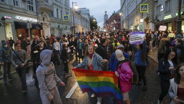 РУСИЈА ПРЕЛОМИЛА: ЛГБТ покрет на листи терориста и екстремиста РУСИЈА ПРЕЛОМИЛА: ЛГБТ покрет на листи терориста и екстремиста