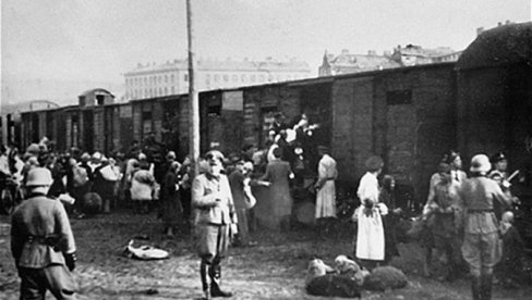 MRAČNI DANI UPRAVNIKA LOGORA TREBLINKA: Objavljen prevod Odlaska u tamu Gite Serenji, koju Knausgor smatra nezaobilaznim štivom o Holokaustu MRAČNI DANI UPRAVNIKA LOGORA TREBLINKA: Objavljen prevod Odlaska u tamu Gite Serenji, koju Knausgor smatra nezaobilaznim štivom o Holokaustu