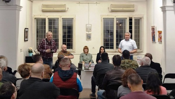 НАДАХНУТО ВЕЧЕ НЕНАДА МИЛКИЋА: Српски писац у КЦ Параћин о страдањима Срба (ФОТО) НАДАХНУТО ВЕЧЕ НЕНАДА МИЛКИЋА: Српски писац у КЦ Параћин о страдањима Срба (ФОТО)