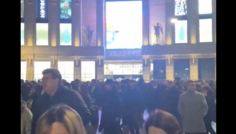 POSLE JEZIVOG NAPADA U MOSKVI: Evakuisan i veliki tržni centar u Sankt Peterburgu (VIDEO) POSLE JEZIVOG NAPADA U MOSKVI: Evakuisan i veliki tržni centar u Sankt Peterburgu (VIDEO)