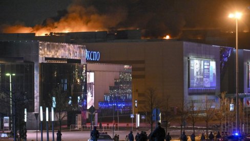 РУСИ ГЛЕДАЛИ У НЕВЕРИЦИ: Ево шта су Французи урадили због језивог терористичког напада у Москви (ВИДЕО)