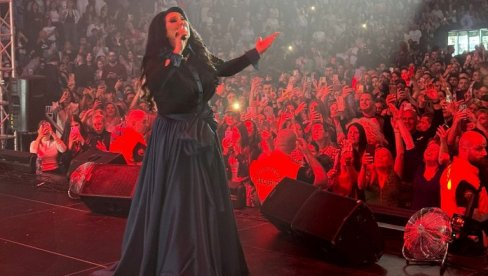 PODGORICA U TRANSU: Dragana Mirković spektaklom otvorila Moraču posle tri decenije (FOTO) PODGORICA U TRANSU: Dragana Mirković spektaklom otvorila Moraču posle tri decenije (FOTO)