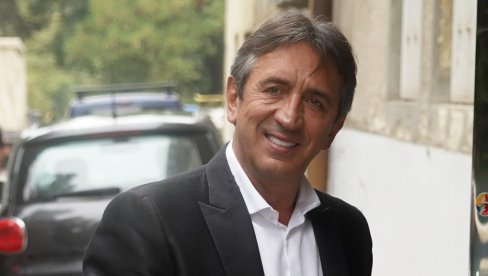 TEBE BIH ŽENIO! Žika Jakšić bacio oko na poznatu pevačicu: Vidi kako si lepa... TEBE BIH ŽENIO! Žika Jakšić bacio oko na poznatu pevačicu: Vidi kako si lepa...