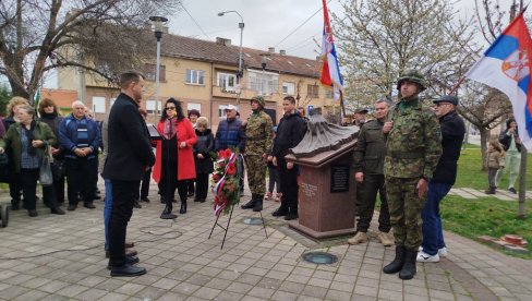 ISTORIJU I JUNAKE TREBA PAMTITI: U Paraćinu Dan sećanja na NATO agresiju (FOTO) ISTORIJU I JUNAKE TREBA PAMTITI: U Paraćinu Dan sećanja na NATO agresiju (FOTO)