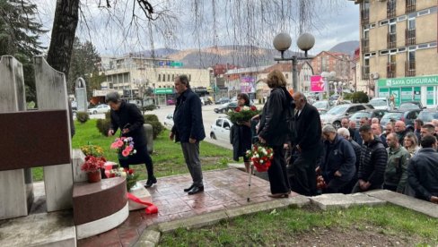 ČUVAMO I SVEDOČIMO ISTINU: U Beranama tradicionalno sećanje na žrtve NATO agresije ČUVAMO I SVEDOČIMO ISTINU: U Beranama tradicionalno sećanje na žrtve NATO agresije