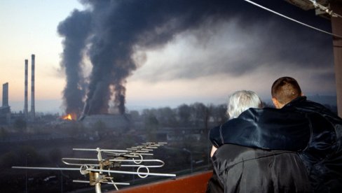 NATO ZLOČIN KAO POKAZNA VEŽBA ZA CEO SVET: Pre tačno četvrt veka, izveden oružani napad da spreči izmišljenu humanitarnu katastrofu NATO ZLOČIN KAO POKAZNA VEŽBA ZA CEO SVET: Pre tačno četvrt veka, izveden oružani napad da spreči izmišljenu humanitarnu katastrofu