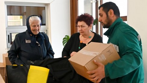 OPŠTINA SURČIN DARUJE SVOJE SUGRAĐANE: Pomoć ugrođenim porodicama OPŠTINA SURČIN DARUJE SVOJE SUGRAĐANE: Pomoć ugrođenim porodicama