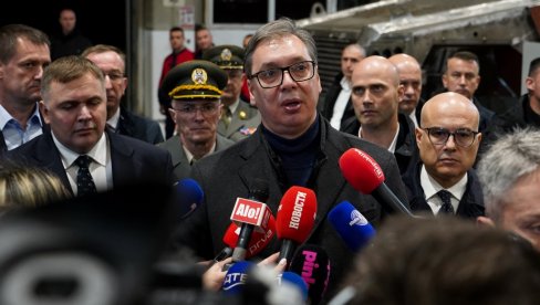 VUČIĆ NA PITANJE NOVOSTI: Jačaćemo našu vojsku - za koga se svi okolo spremaju i naoružavaju kada su u NATO? VUČIĆ NA PITANJE NOVOSTI: Jačaćemo našu vojsku - za koga se svi okolo spremaju i naoružavaju kada su u NATO?