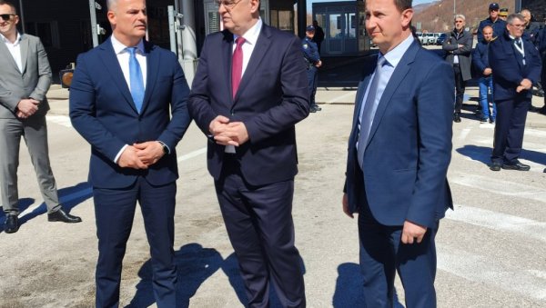 ПОЧЕЛИ РАДОВИ НА ЗАЈЕДНИЧКОМ ПРЕЛАЗУ ИЗМЕЂУ ЦРНЕ ГОРЕ И БиХ: Једна царина између Требиње и Херцег Новог ПОЧЕЛИ РАДОВИ НА ЗАЈЕДНИЧКОМ ПРЕЛАЗУ ИЗМЕЂУ ЦРНЕ ГОРЕ И БиХ: Једна царина између Требиње и Херцег Новог